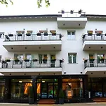 Отель Emerald Boutique 4*